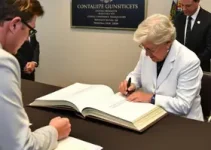 assinatura do livro de condolências